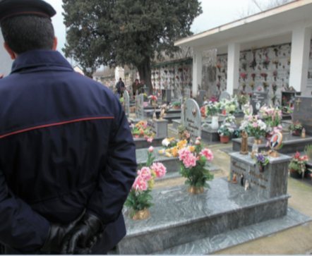 Incidente sul lavoro nel cimitero di Poggiomarino: operaio cade durante una tumulazione. È grave