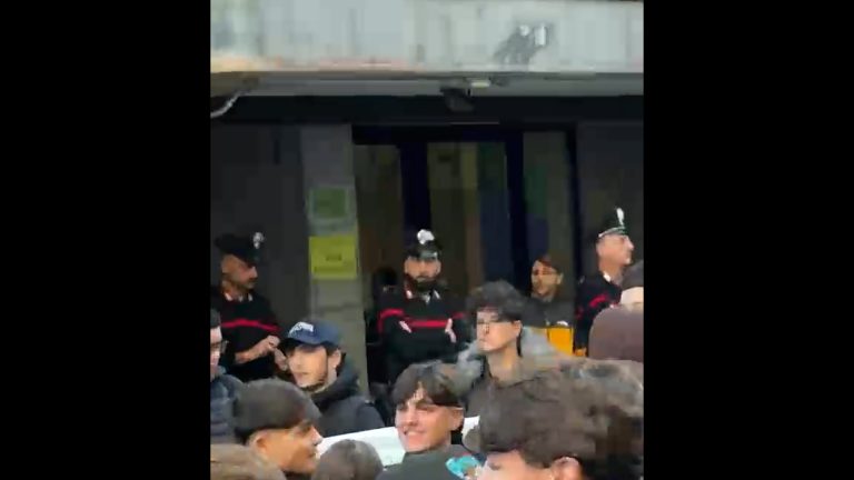 Scuole occupate, a Napoli intervengono i carabinieri