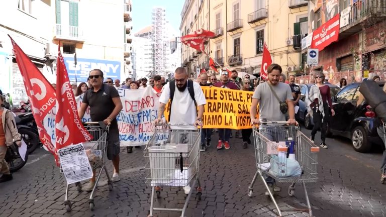 corteo contro caro vita