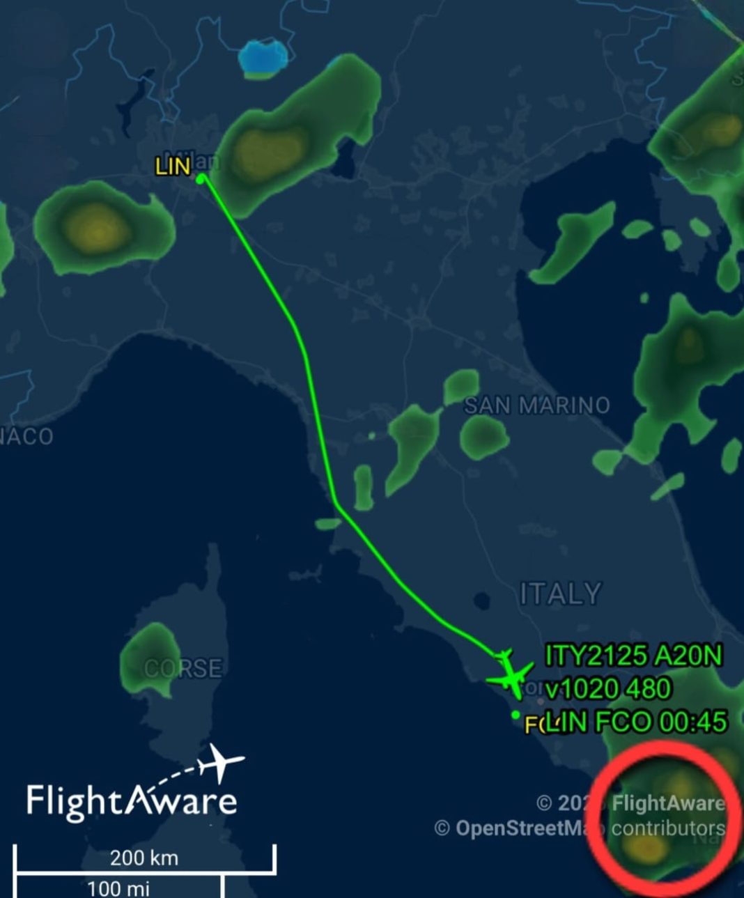 Nell'immagine lo screen della mappa meteo aerea. Evidenziato in rosso il 'tornado' presente ieri sera su Napoli