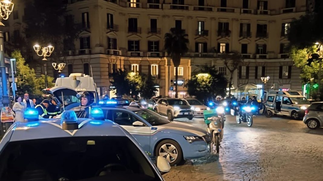 Massacrato dal branco e schiacciato dal camion dei rifiuti: dramma al Vomero per salvare le figlie. L'uomo è stato operato d'urgenza