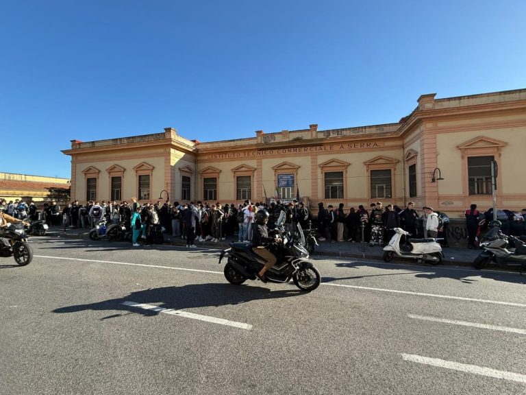 Occupazioni studentesche a Napoli. Nella foto l'isitituto Serra, qui il dirigente ha serrato l'edificio impedendo che fosse occupato