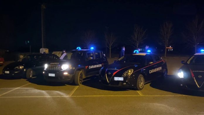 carabinieri auto notte Traffico e spaccio di droga: sette arresti tra Campania e Basilicata