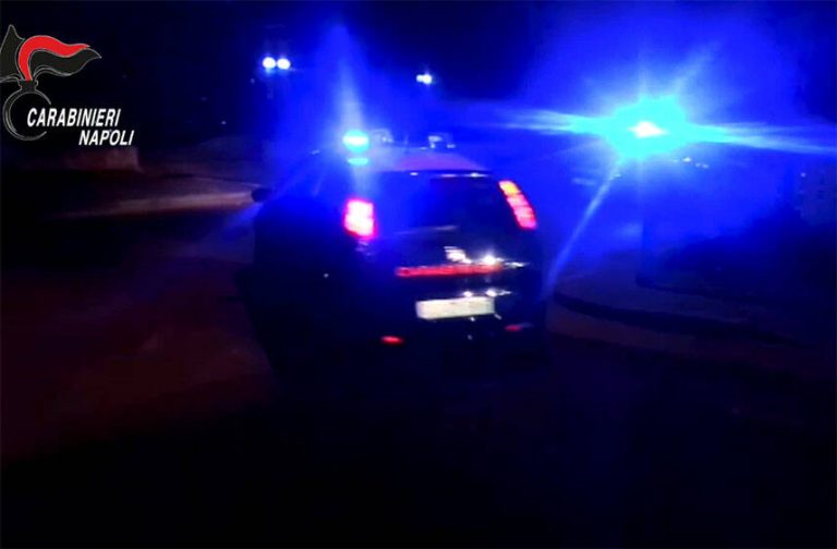 Raid armato nella notte ad Acerra: proiettili contro una scuola materna privata