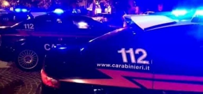 Due giovani in scooter sparano nella notte dinanzi il sagrato di una chiesa a Somma Vesuviana. Indagini dei carabinieri