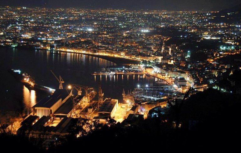 Ancora spari, di nuovo sangue a Castellammare di Stabia: giovane sparato alle spalle. Sale la tensione tra le nuove leve della camorra