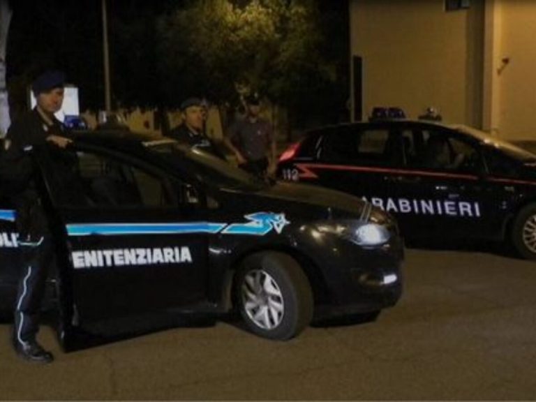 Telefoni, droga ed estorsioni dietro le sbarre per favorire i clan: maxiblitz contro 9 camorristi