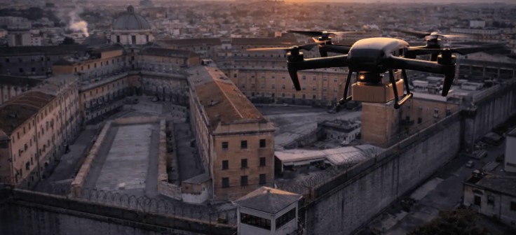 Drone hi-tech da 10mila euro intercettato in volo presso il carcere di Poggioreale: sequestrati un chilo di droga e quindici smartphone
