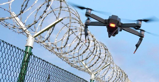 drone carcere Intercettato drone sul carcere di Poggioreale: recuperata droga e un telefonino. L’apparecchio è volato via