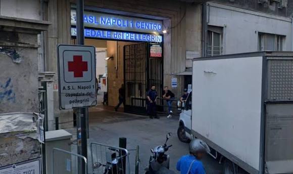 Pretende subito il ricovero in ospedale e massacra l'infermiere: terrore al Vecchio Pellegrini