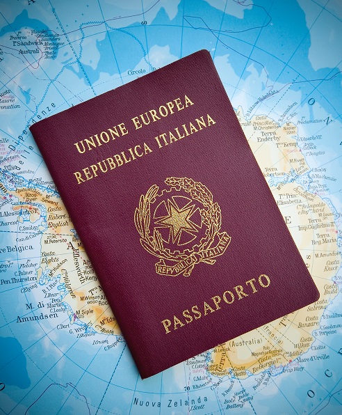 Stop alla cupola delle false cittadinanze. Con la complicità dei dipendenti pubblici a Torre del Greco: passaporto in due mesi per 5mila euro