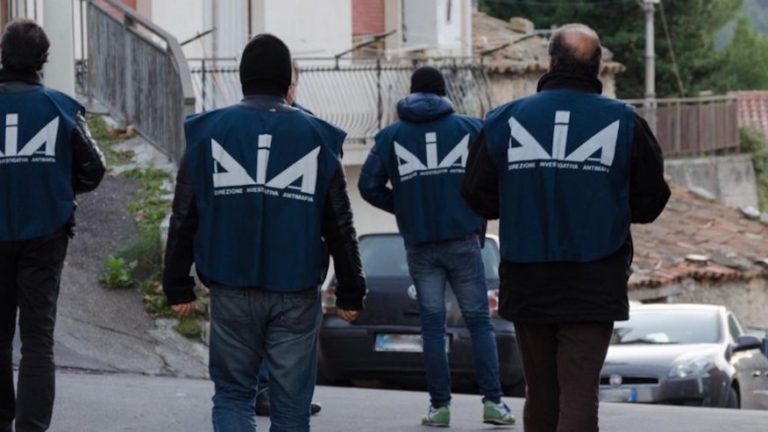 Sequestro beni per 10 milioni di euro ad un imprenditore partenopeo. Sigilli a case di lusso, società e a un locale della movida a Coroglio