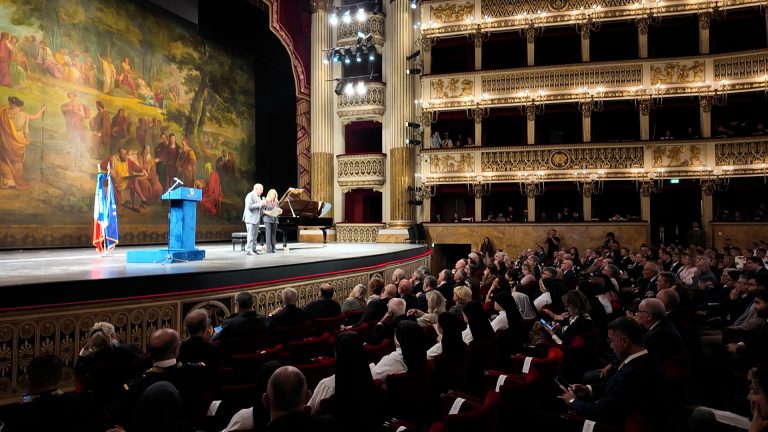 Dialoghi in Prefettura, al teatro di San Carlo "Adamo dove sei?": lectio del cardinale Ravasi